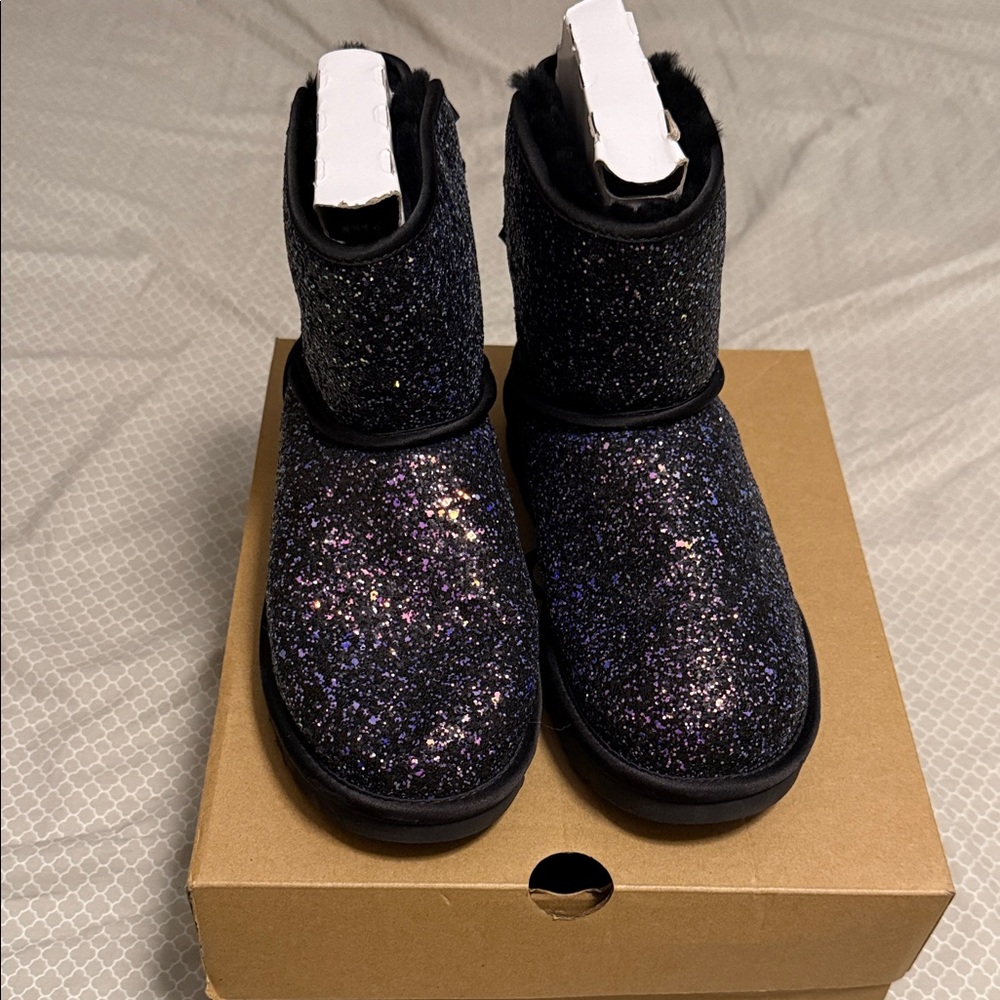 CLASSIC MINI BOW COSMOS. UGG Black Glitter Ankle Boots